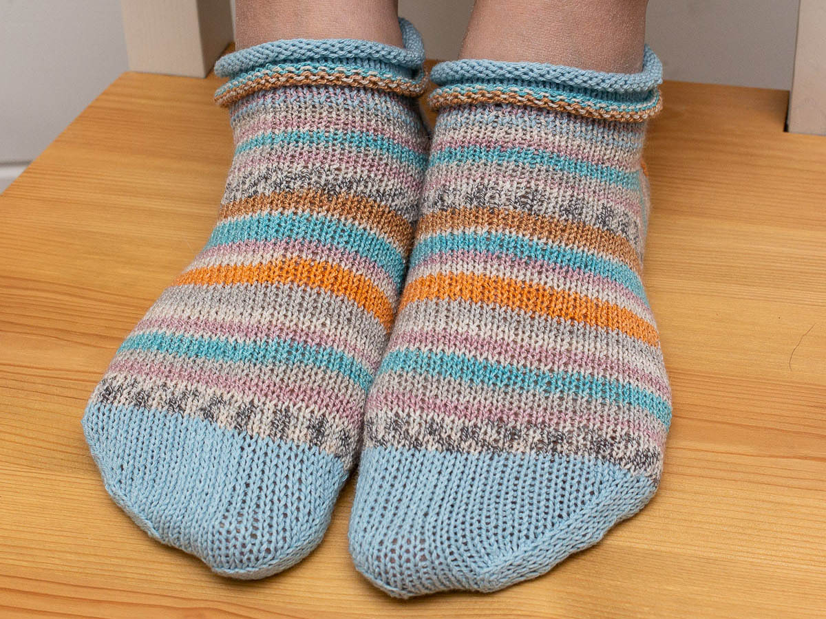 Бесплатное описание вязания: летние носки May Day Socks 2020 | Хамелеоша